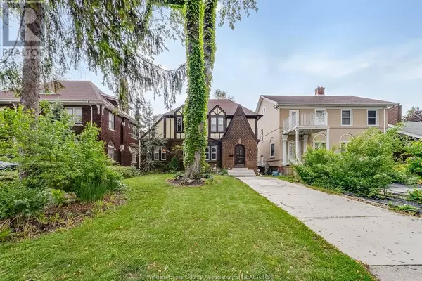 Windsor, ON N9A4N4,952 VICTORIA AVENUE