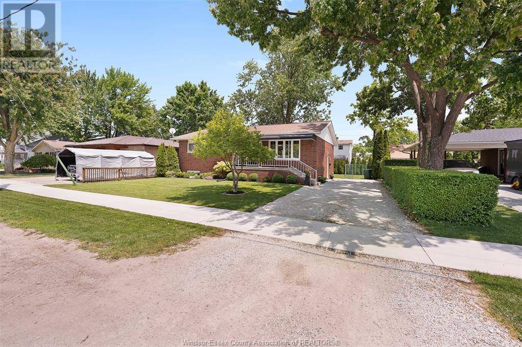 Essex, ON N8M2G2,165 THOMAS STREET