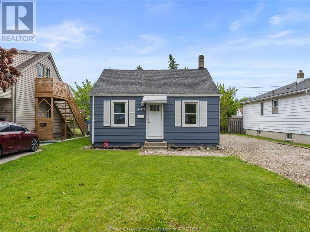 Windsor, ON N8X3C1,619 Edinborough STREET
