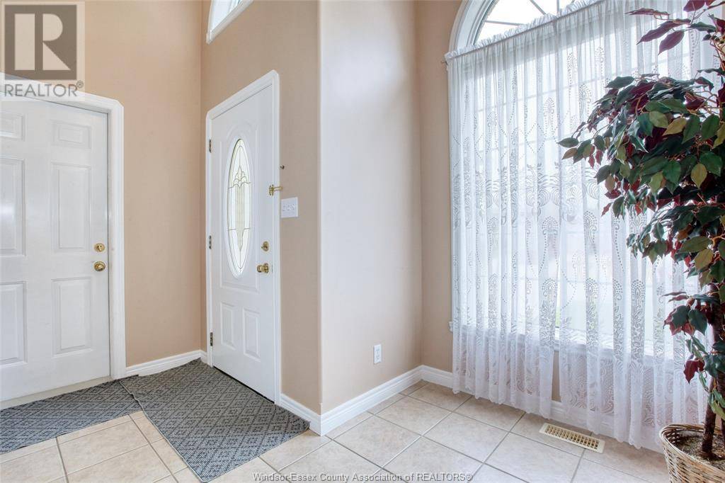 Windsor, ON N8P1S1,2387 Timbercrest AVENUE