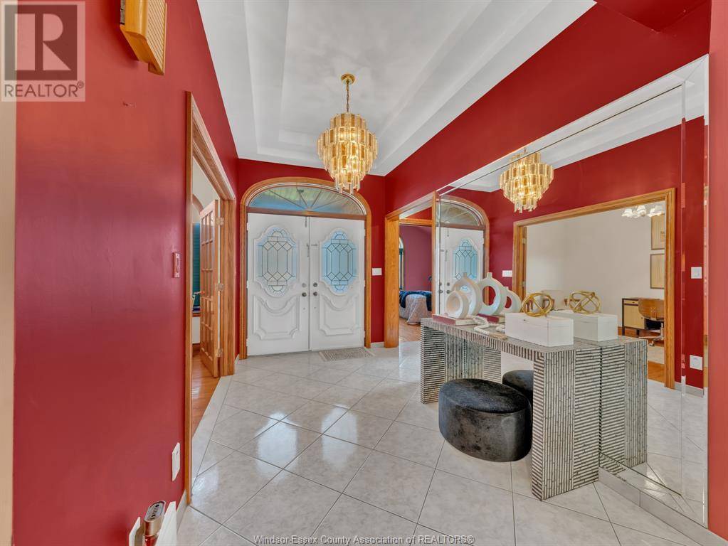 Windsor, ON N8X4X5,2747 LIONEL DRIVE