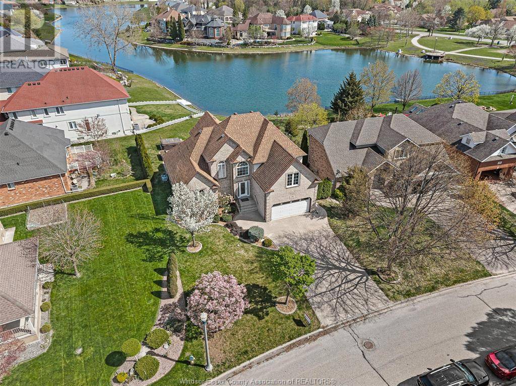 4520 CENTRE LAKE DRIVE, Windsor, ON N9G2R1