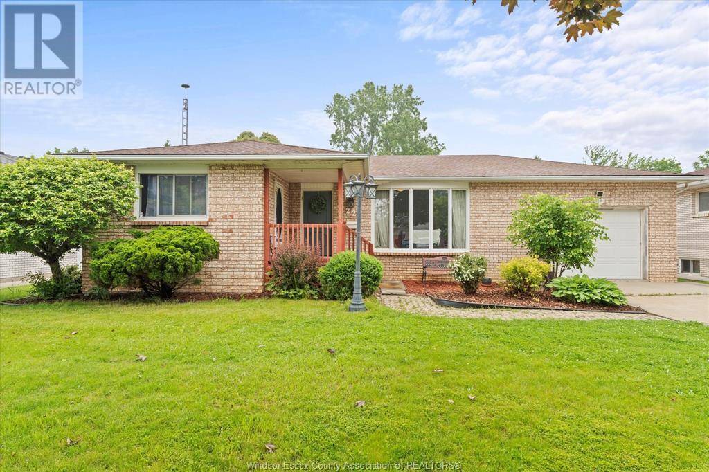 Leamington, ON N8H4L5,22 BENNIE AVENUE