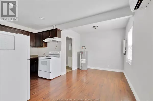 Windsor, ON N8Y2T3,953 HENRY FORD #BACK