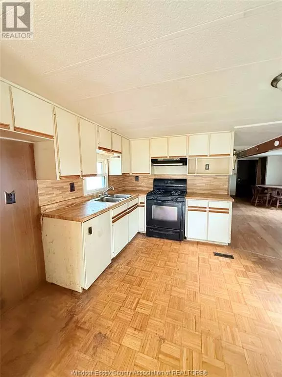 Essex, ON N8M1Z1,36 DANA