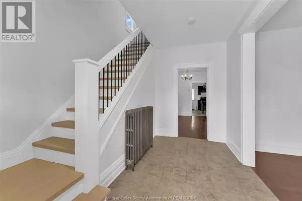 Windsor, ON N9B2B4,151 CURRY AVENUE