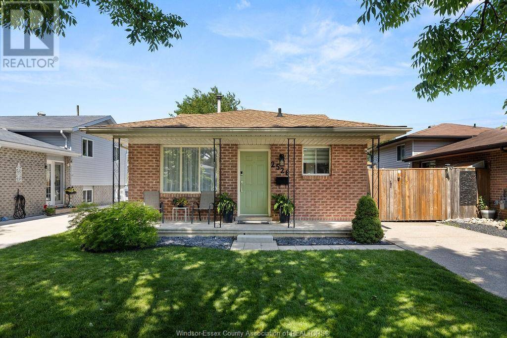 Windsor, ON N8W5E8,2526 Ellrose AVENUE