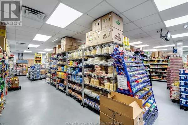 Leamington, ON N8H2Z7,77 Erie St N