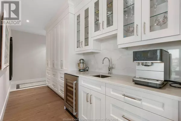 Tecumseh, ON N0P2L0,14400 TECUMSEH ROAD #209