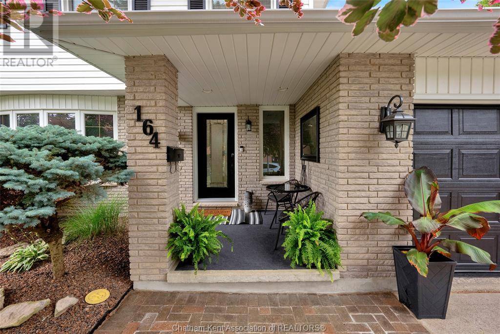 Chatham, ON N7M5Y8,164 Tecumseh ROAD