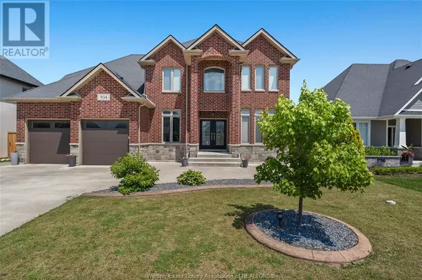 Windsor, ON N8P0E6,934 CHATEAU AVENUE