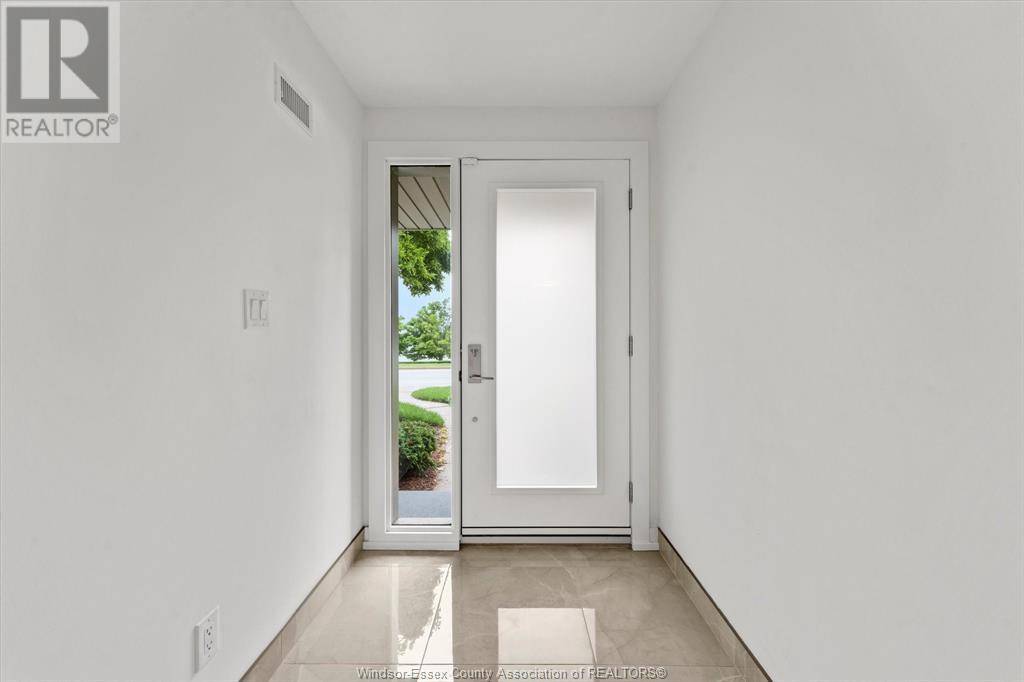 Windsor, ON N9B1B1,2371 RIVERSIDE DRIVE West