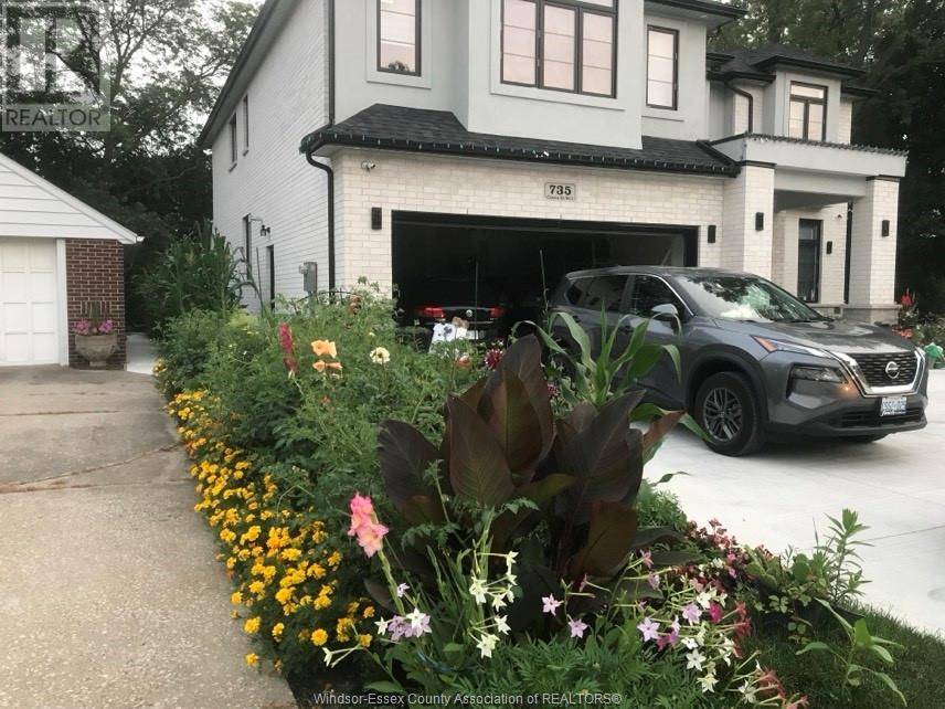 Windsor, ON N9G1B5,735 CABANA ROAD WEST