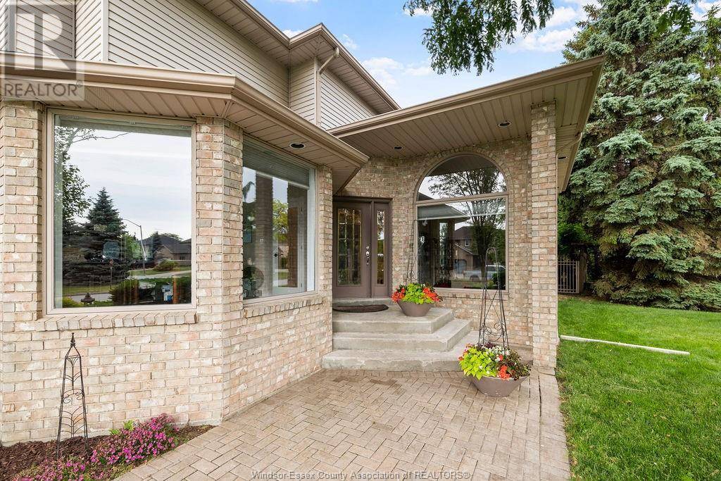 Lakeshore, ON N8N4R5,127 MCMURREN CRESCENT