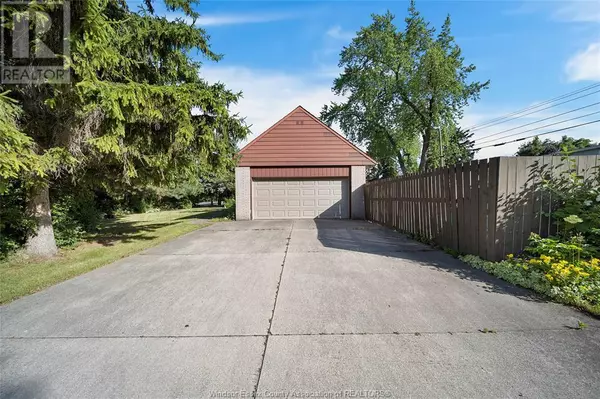 Windsor, ON N9G1X4,4015 DOUGALL AVENUE