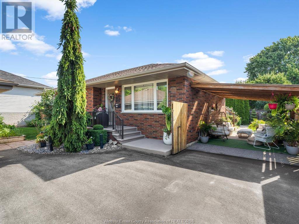 Windsor, ON N8T2Z8,2950 LAUZON
