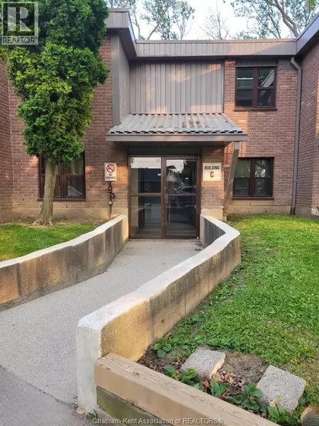 12 Montgomery DR #C102, Wallaceburg, ON N8A5B5