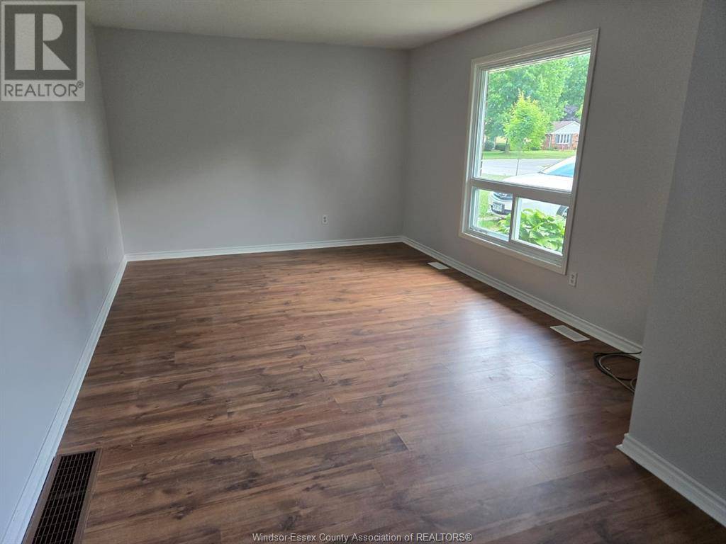 Kingsville, ON N9Y3J7,166 Woodlawn CRESCENT