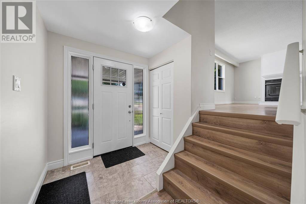 Windsor, ON N8R1J7,9805 ESPLANADE