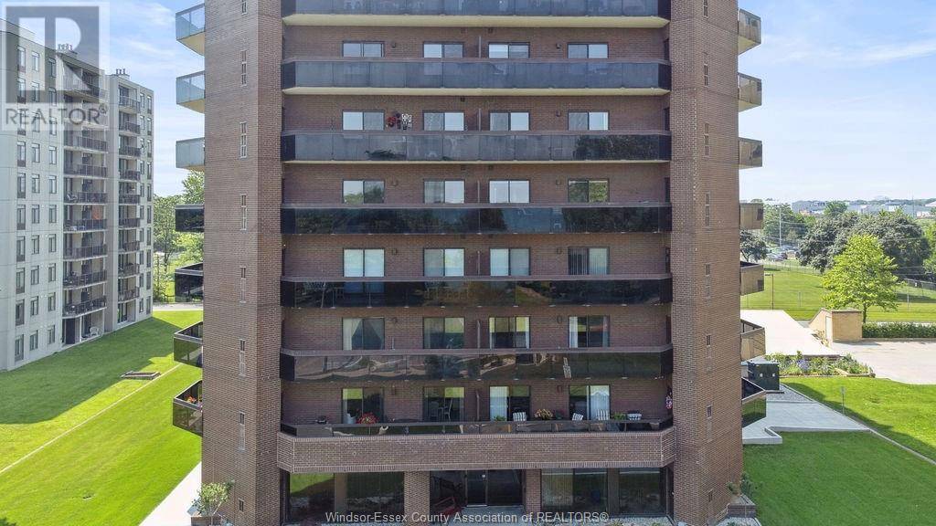 Windsor, ON N8Y4V3,3663 RIVERSIDE DR East #306