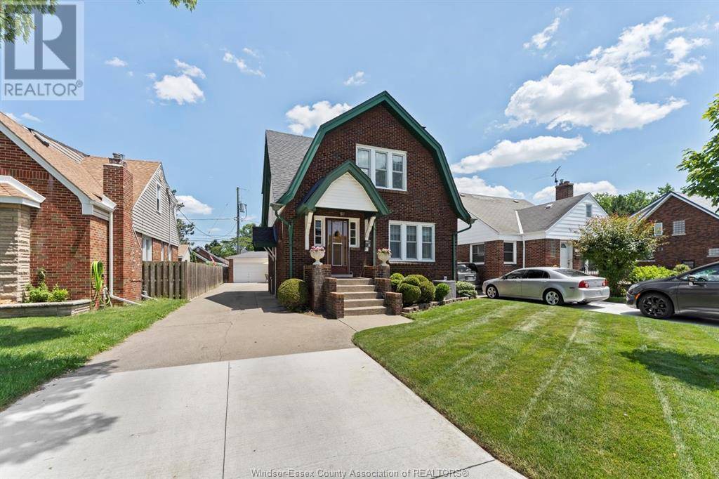 Windsor, ON N8W2M6,2208 MOY AVE.