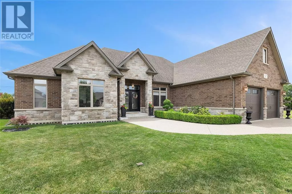Lakeshore, ON N8L0A2,547 RIVERDOWNS AVENUE
