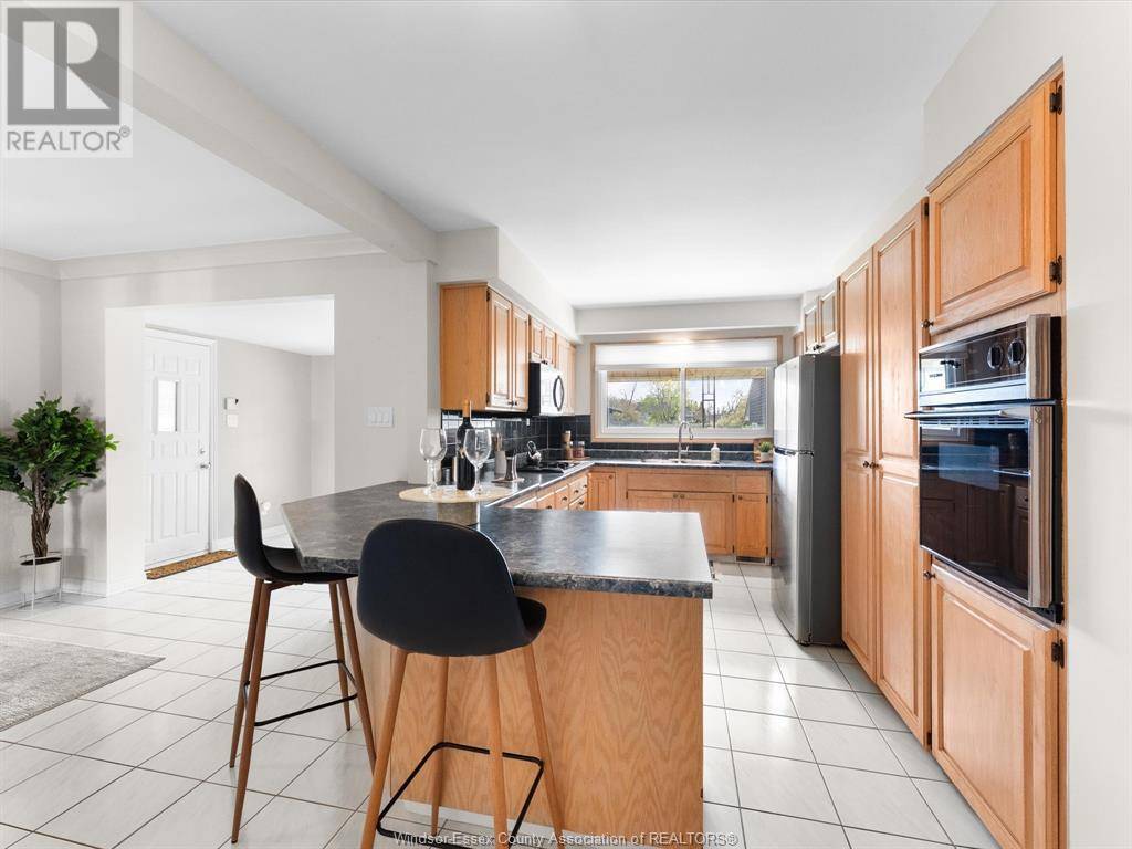 Windsor, ON N9B2V9,1745 RANDOLPH