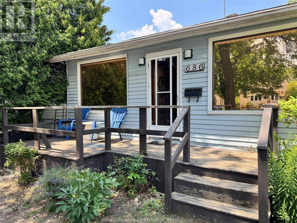 686 Stanley, Windsor, ON N8X3B2