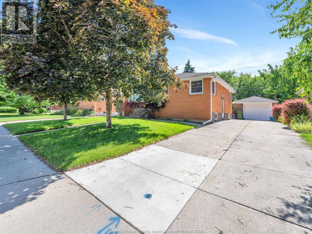 Windsor, ON N8X1Y7,1315 JANETTE AVE