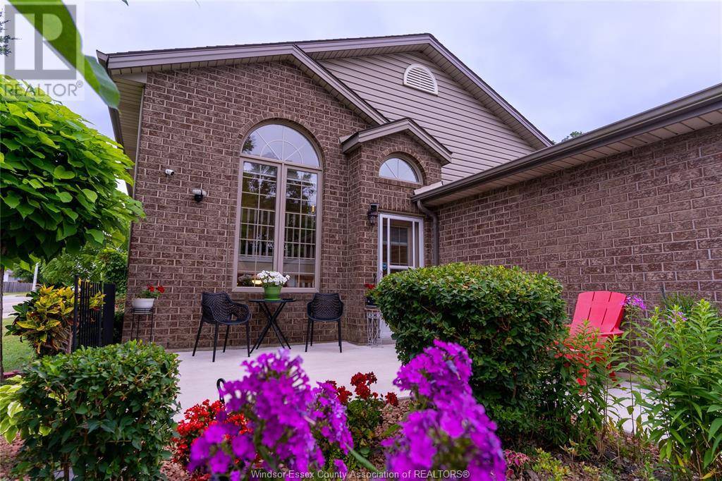Windsor, ON N9E4T6,2410 ST. CLAIR