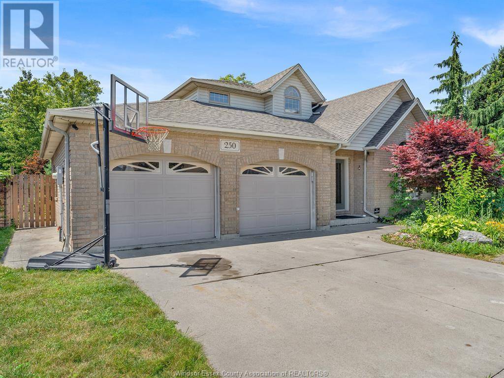 Essex, ON N9M3E8,250 WOODVIEW DRIVE