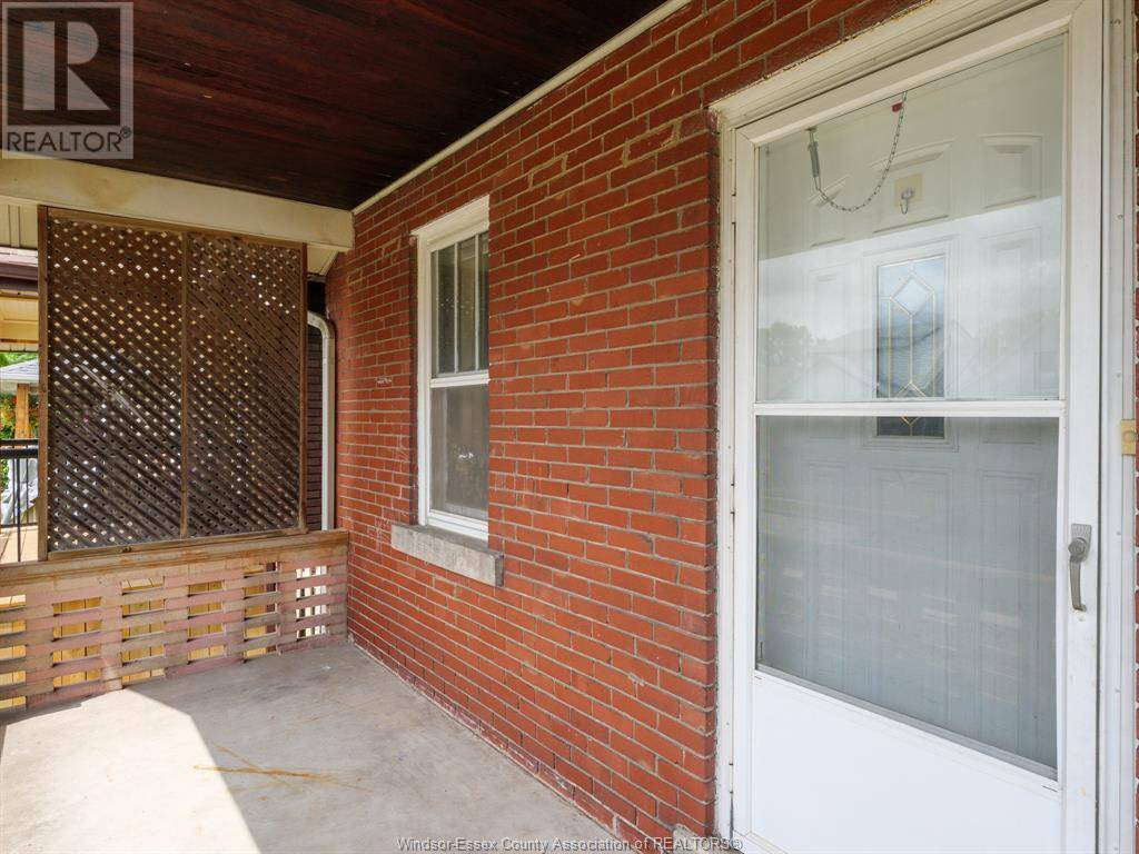 Windsor, ON N8X2R1,1538 Gladstone AVENUE