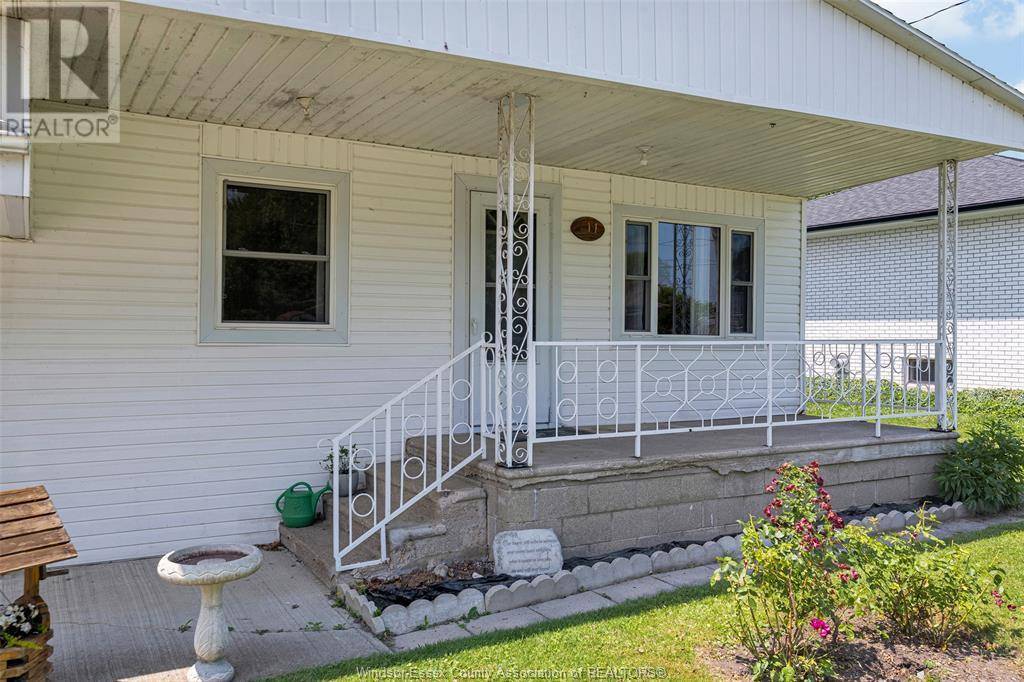 Lakeshore, ON N0R1C0,211 DUBOIS AVENUE