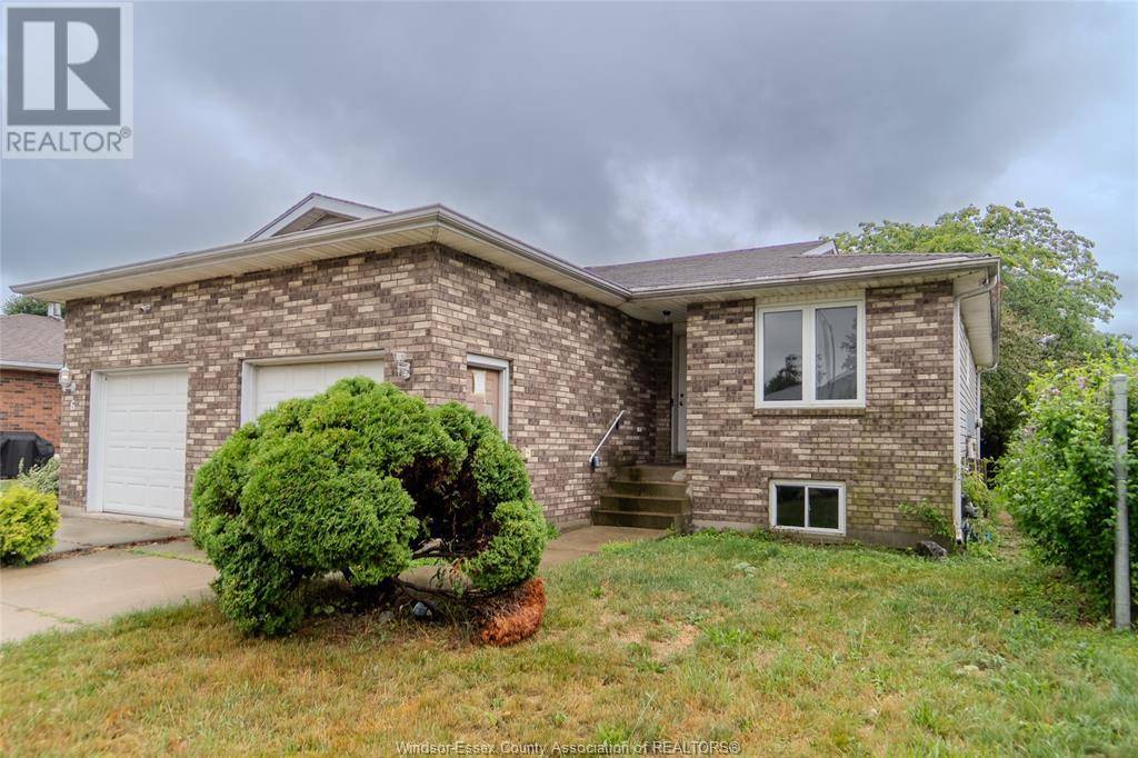 Leamington, ON N8H5B7,8 EMERSON AVENUE
