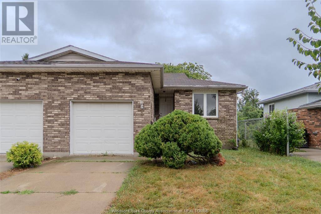 8 EMERSON AVENUE, Leamington, ON N8H5B7