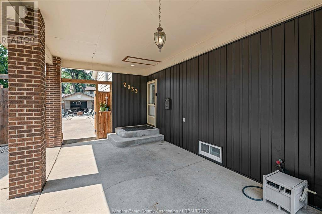 Windsor, ON N8R1T9,2933 WILDWOOD DRIVE