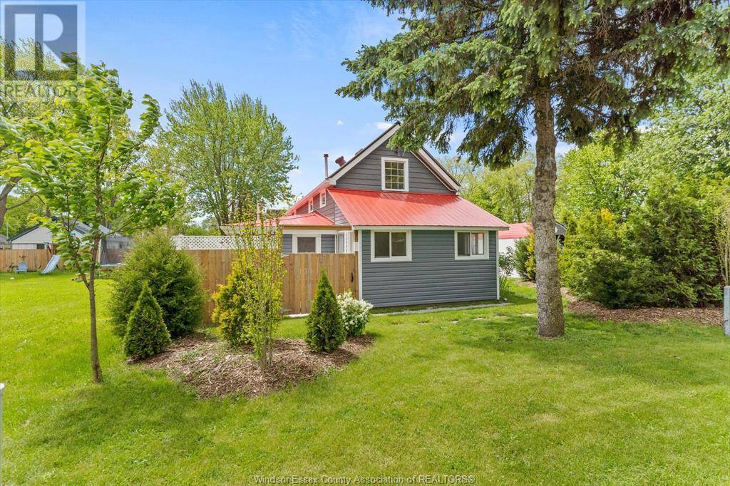 Kingsville, ON N9Y3T6,1057 OAK