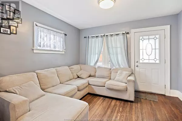 Leamington, ON N8H3B6,110 ERIE STREET South