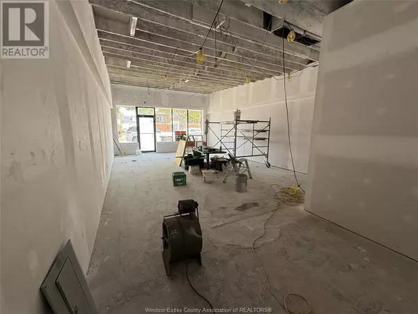 Windsor, ON N9A3Y9,999 ERIE ST East #3