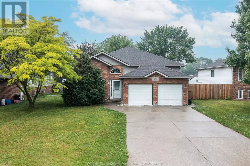 Lasalle, ON N9J3S3,253 FIELDS AVENUE
