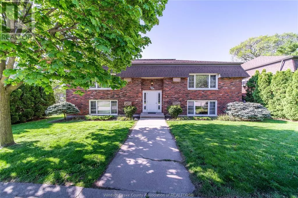 Kingsville, ON N9Y1J5,25 Hillview CRES #204