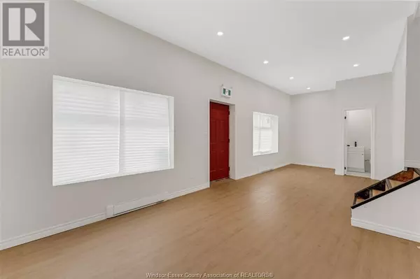 Windsor, ON N9A3K1,939 WYANDOTTE STREET East
