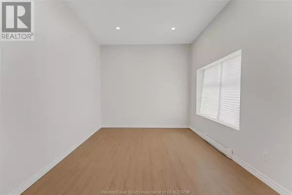 Windsor, ON N9A3K1,939 WYANDOTTE STREET East