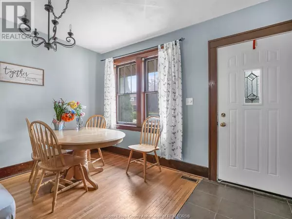 Windsor, ON N8X2R1,1538 Gladstone AVENUE