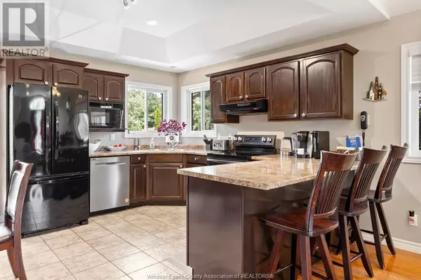 Lasalle, ON N9J3Y2,395 DONLON STREET