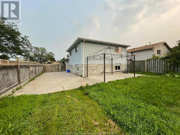 Windsor, ON N8W5L2,2896 ROBILLARD