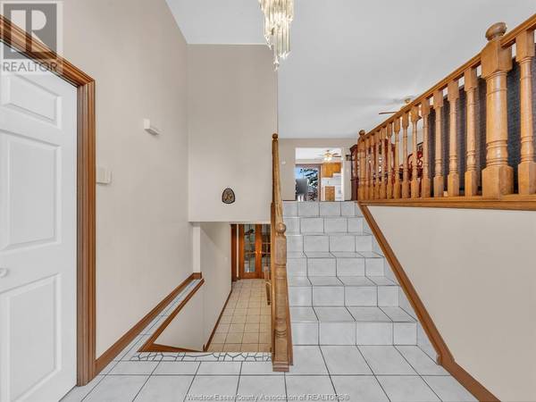 Leamington, ON N8H4T8,44 SHERWOOD AVENUE