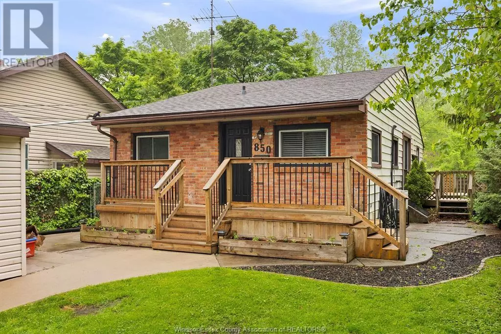 Windsor, ON N8S4C1,850 RIVERDALE AVENUE