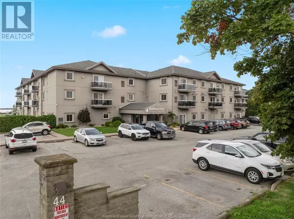 Leamington, ON N8H5E4,44 ROBSON #315