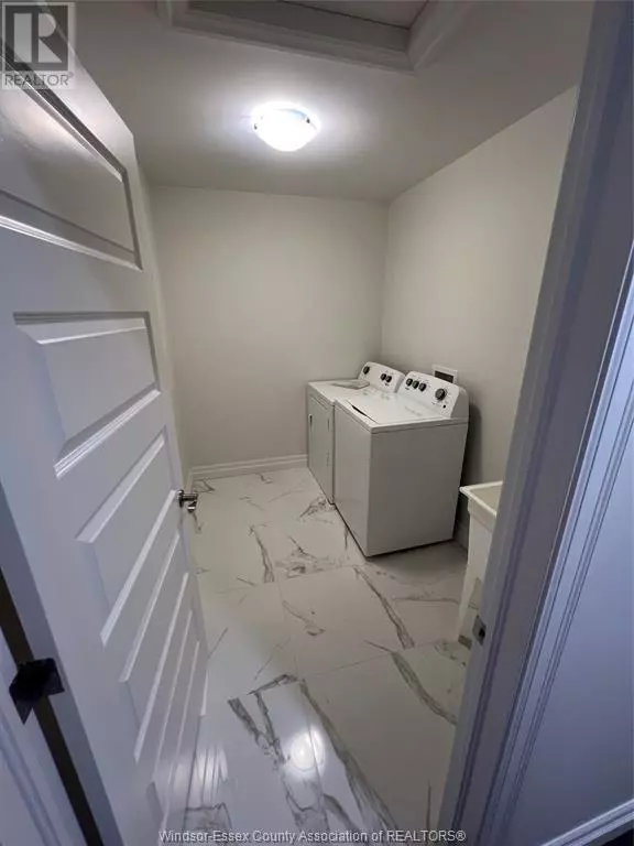 Lakeshore, ON N9K0A8,741 BROWNSTONE